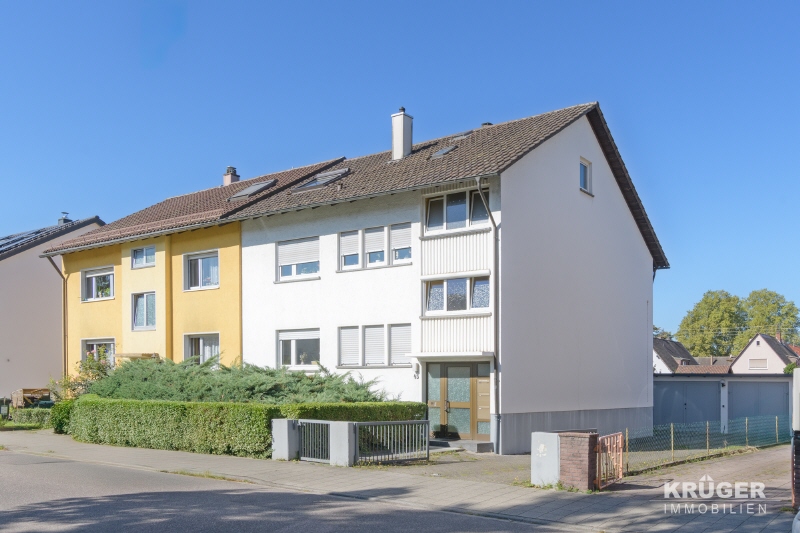 Karlsruhe-Durlach | Gepflegtes Mehrfamilienhaus mit drei Wohneinheiten (EG & DG freiwerdend), Doppelgarage und großem Gartengrundstück